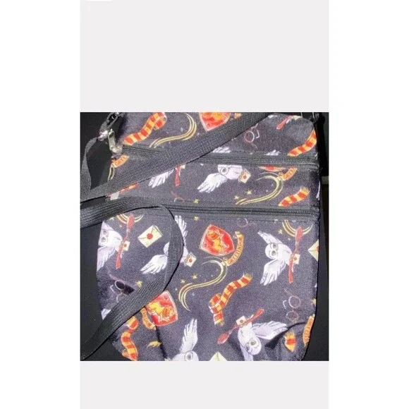 Harry Potter Passport Bag Travel Crossbody Purse Gryffindor Hedwig - Picture 5 of 7